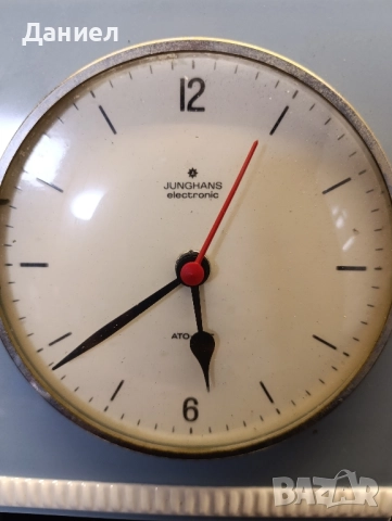 Порцеланов часовник Junghans , снимка 2 - Антикварни и старинни предмети - 52020480