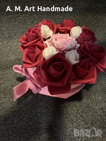 🌸 Ръчно изработена кашпа с вечни рози – Бебешко розово и Гланц, снимка 6 - Романтични подаръци - 53456006