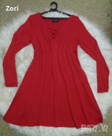 Червена рокля с остро деколте с връзки за гръдна обиколка от 98см до 132см, снимка 1 - Рокли - 42321925