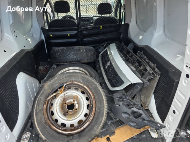 **САМО НА ЧАСТИ***  Peugeot Partner 1.6HDI,Ръчни скорости, 32 000км!!!  , снимка 7 - Автомобили и джипове - 53629622