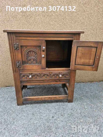 Шкаф в Готически стил с дърворезба, снимка 3 - Шкафове - 49667934