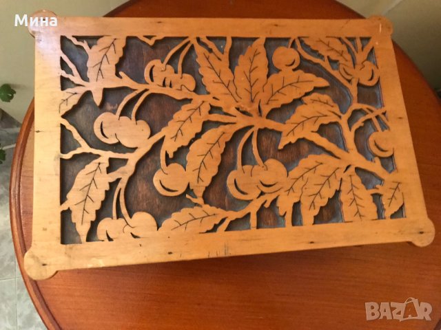 Продавам прекрасна кутия за бужута от тиково дърво 