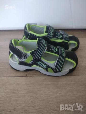 Детски НОВИ сандали със велкро лепенки 