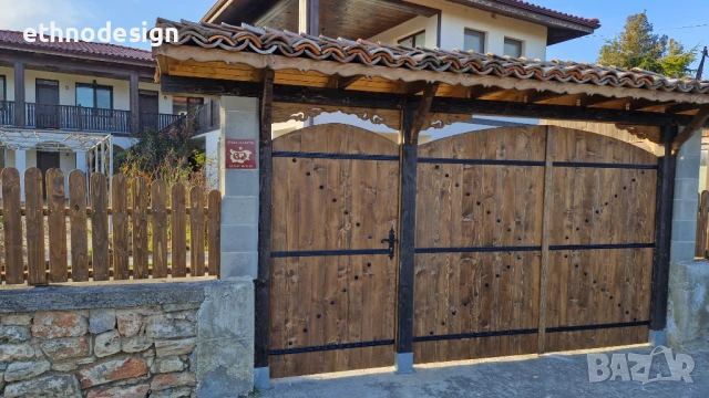 Изработвам дървени порти и огради