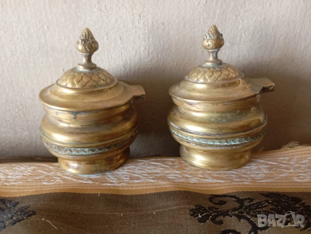 Два резервоара за мастилница