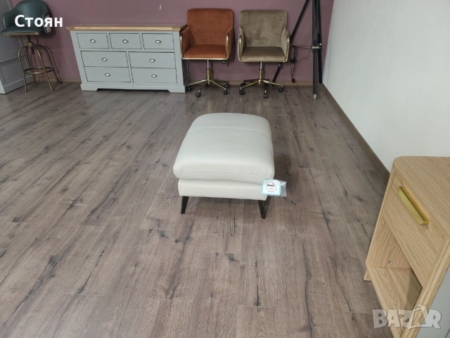 Светло сива кожена табуретка, снимка 6 - Дивани и мека мебел - 53803260