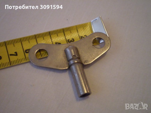 Стар ключ за стенен часовник а може и настолен , снимка 2 - Антикварни и старинни предмети - 40492716