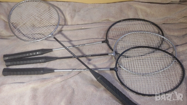 4 ракети за федербал/бадминтон, едната трябва да се стегне