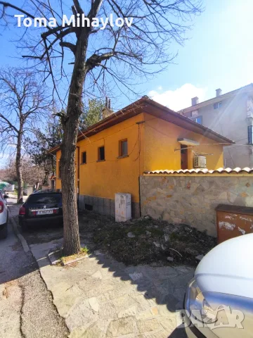 Продавам двуетажна къща в кв. Овчарски, снимка 2 - Къщи - 56131385