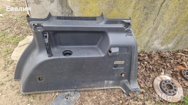 задна кора от багажника дясна VW Touran 2006г