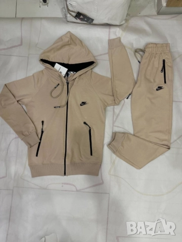 дамски екипи Nike , снимка 2 - Спортни екипи - 52031962