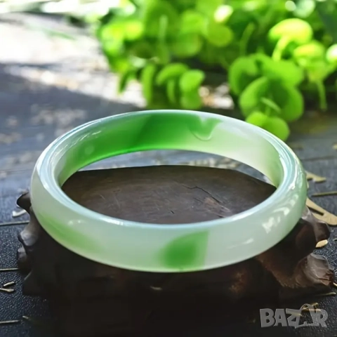 Дамска гривна от естествен светло зелен нефрит