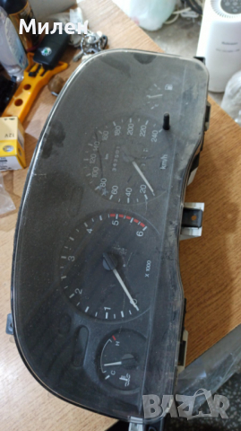 Продавам арматурно табло за FORD MONDEO 2000 година