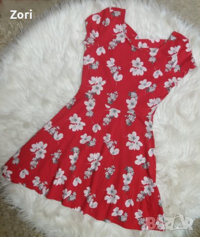 Червена рокля на цветя с леко отворен гръб, снимка 1 - Рокли - 40281962