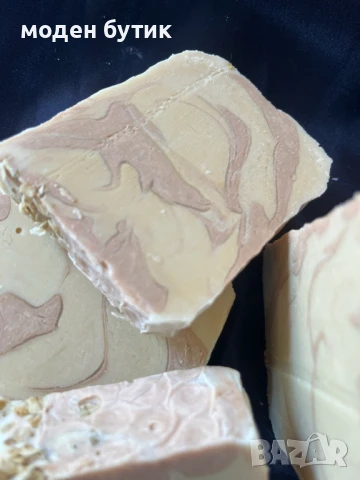 Ръчно изработен натурален сапун с розова глина, мед, овес и алое вера, снимка 3 - Козметика за тяло - 51063506