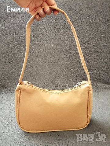 Кожена малка дамска чанта с верижка синджир с висулки пеперуди в син и сребрист цвят , снимка 7 - Чанти - 41772054