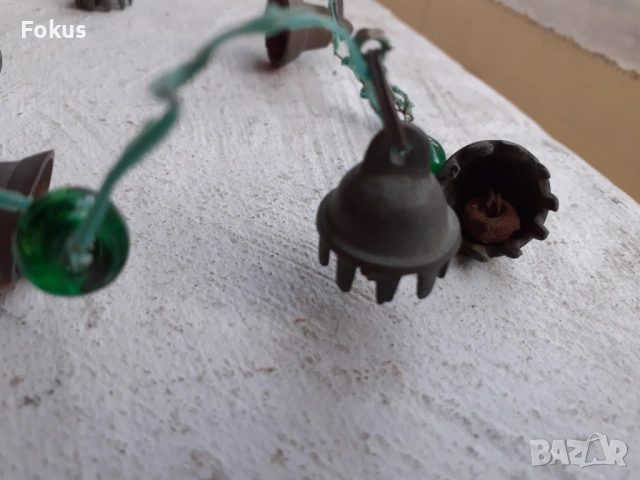 Стар накит с бронзови звънчета и зелено стъкло вързани с тел, снимка 4 - Антикварни и старинни предмети - 53388663