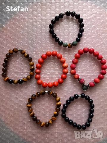 Гривни от  естествени камъни