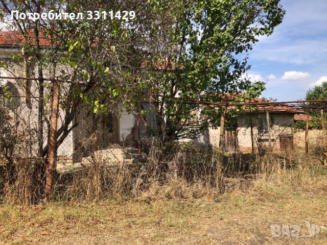 Къща с двор 2500 кв.м, снимка 3 - Парцели - 42297948