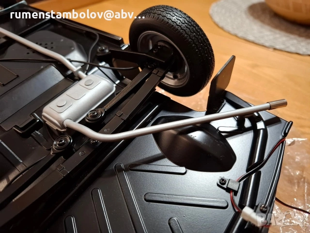 Трабант 601 deluxe + каравана 1:8, снимка 3 - Колекции - 53047426