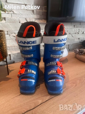Детски ски обувки Lange и нова ски каска