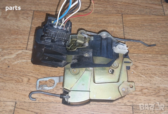 Дясна Брава - Ключалка БМВ Е36 Компакт , снимка 2 - Части - 52933238