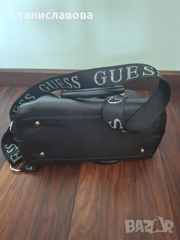 Оригинална дамска чанта Guess, снимка 5 - Чанти - 53860843
