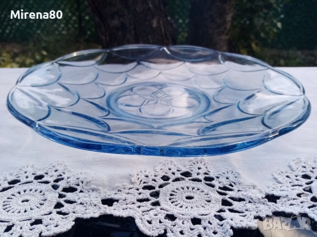 Ретро чиния синьо стъкло