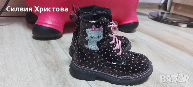 Продавам детски ботушки номер 25