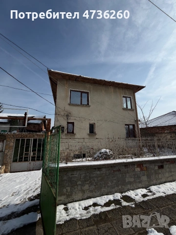 Продава се двуетажна къща – простор, уют и спокойствие!, снимка 2 - Къщи - 53458035