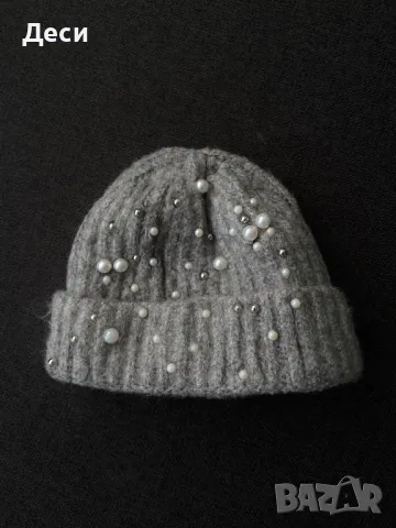 Две плетени шапки с мъниста