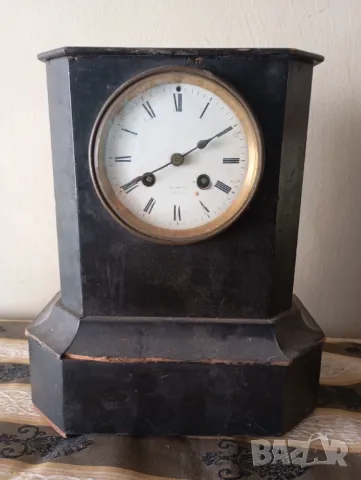 Стар каминен часовник