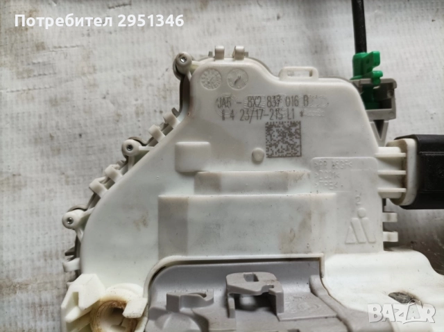 . Предна дясна брава Audi A5 F5 S5 SQ5 8X2837016B, снимка 2 - Части - 51936502