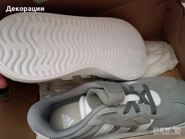 нови детски маратонки 35 номер на марката Adidas , снимка 4 - Детски маратонки - 53780913