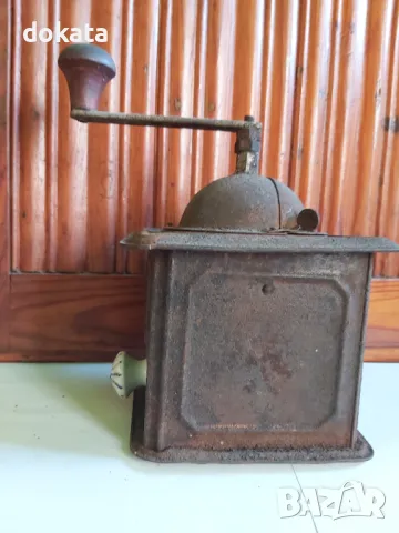 Стара кафемелачка, снимка 5 - Антикварни и старинни предмети - 48715752