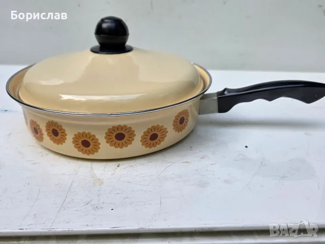 Емайлиран тиган с капак - български, снимка 2 - Съдове за готвене - 55879174