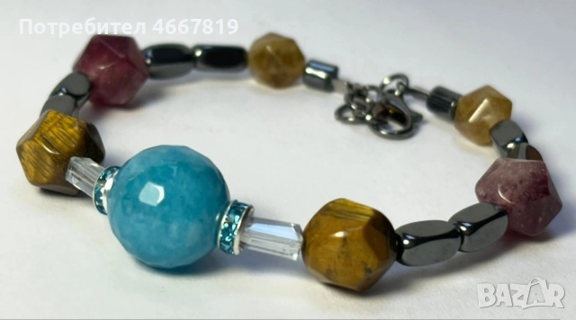 красива гривна с естествени камъни 