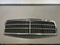 Решетката на предния капак за Mercedes E-class W210, снимка 1