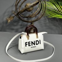 Мини чанта Fendi, снимка 5 - Чанти - 41321770