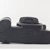 Автофокусна филмова камера Canon EOS 1000F, снимка 5 - Фотоапарати - 42480171