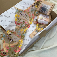 Подаръчна кутия с дамско бельо и два броя натурални сапуни , снимка 4 - Подаръци за жени - 44599944