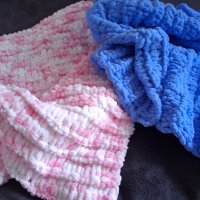 Ръчно плетено меко бебешко одеало от мерино вълна - 90 х 90 размер