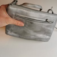 Чанта  просторна за ежедневие с много джобове, снимка 4 - Чанти - 34439497