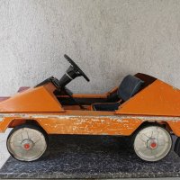 Метална кола с педали Оренбуржец, снимка 1 - Антикварни и старинни предмети - 40955272