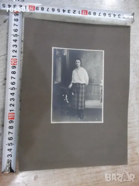 Снимка стара картон портрет на жена до масичка, снимка 1