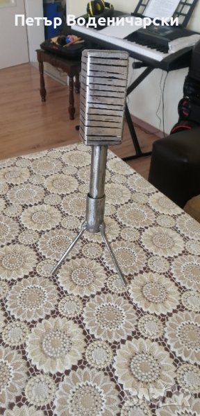 Нова скулптура на студиен микрофон от метал. Състои се от две части. Стойка и микрофон. 
, снимка 1