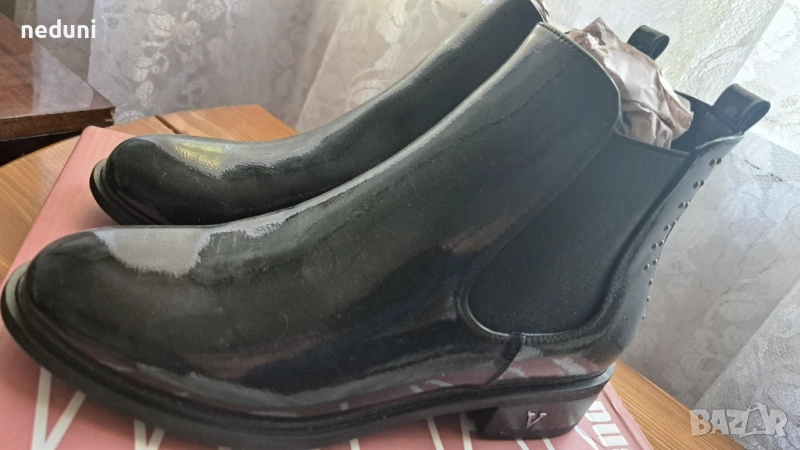 Дамски боти - еко кожа / лак, снимка 1