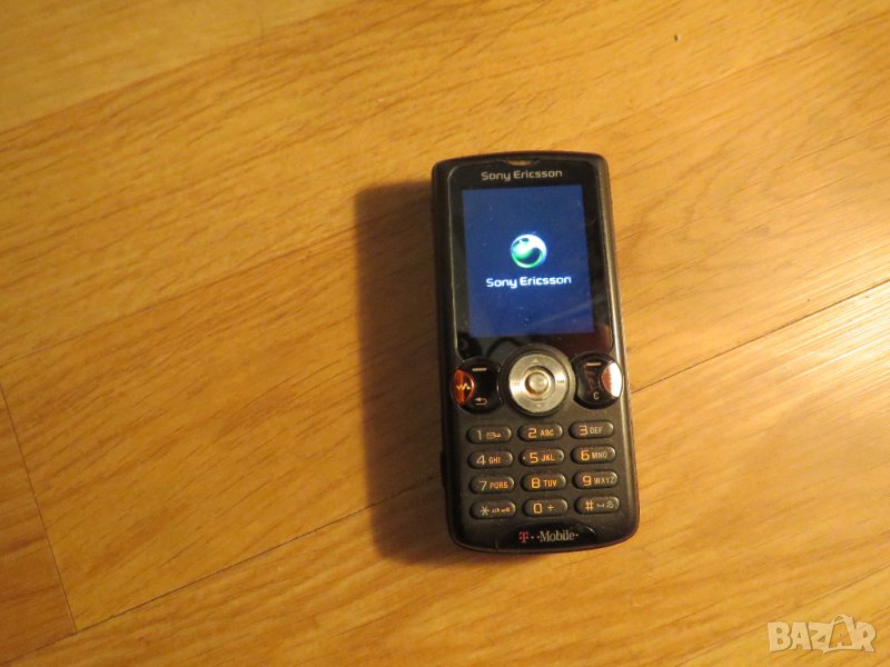 телефон с копчета SONY ERICSSON W810i - 2006 г. - работещ., снимка 1