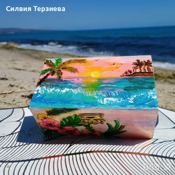 Ръчно изработена дървена кутия Happiness comes in waves , снимка 1