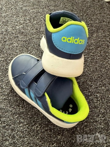 Детски маратонки Adidas Bubble, снимка 2 - Детски маратонки - 51780788